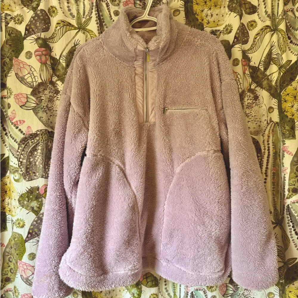 Lavender Fleece with Pockets EUC